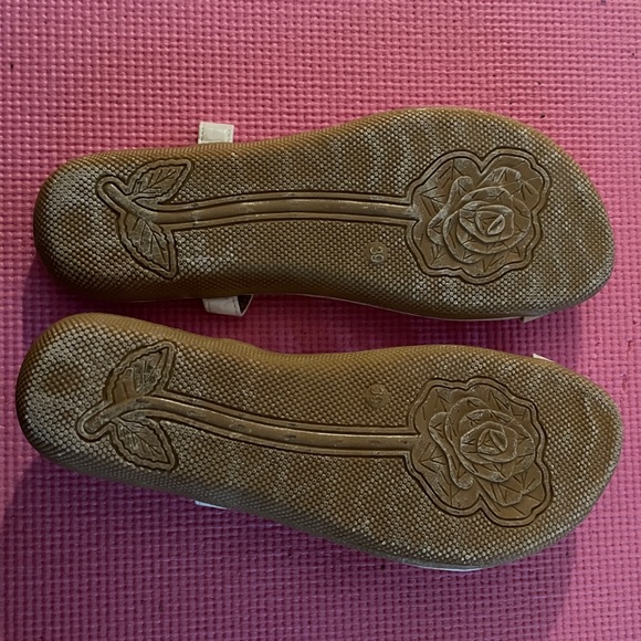 Cute Sandals size 8 - Picture 5 of 5